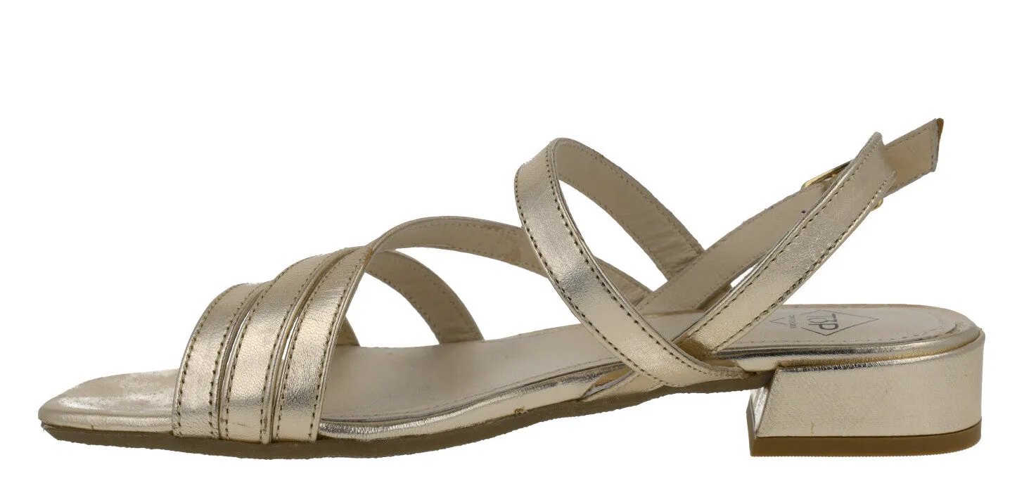Sandalias de piel con tiras y tacón bajo