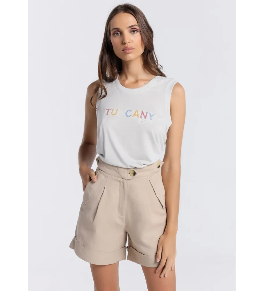 Short con bolsillos laterales beige