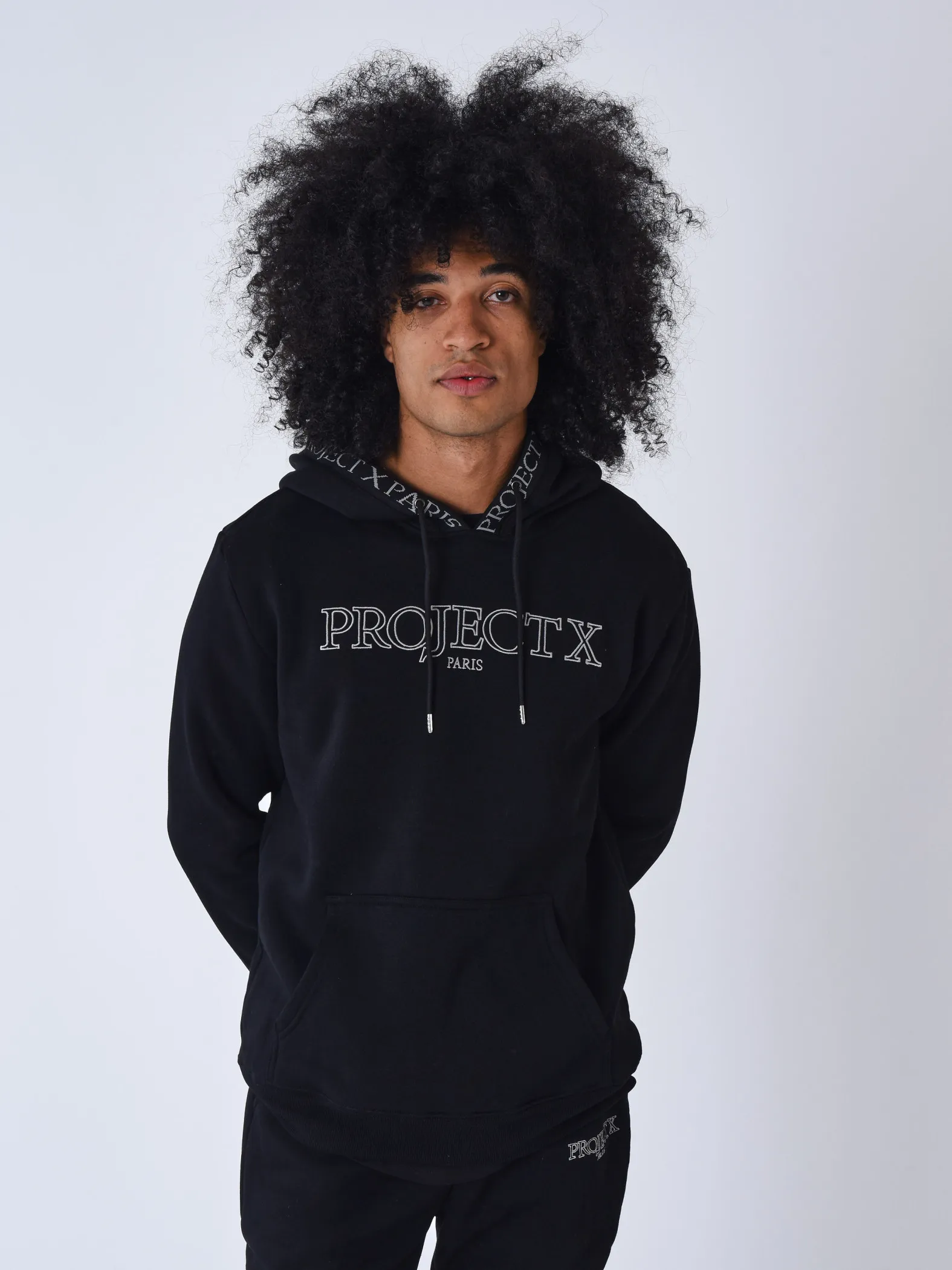 Sudadera con capucha bordada Contour