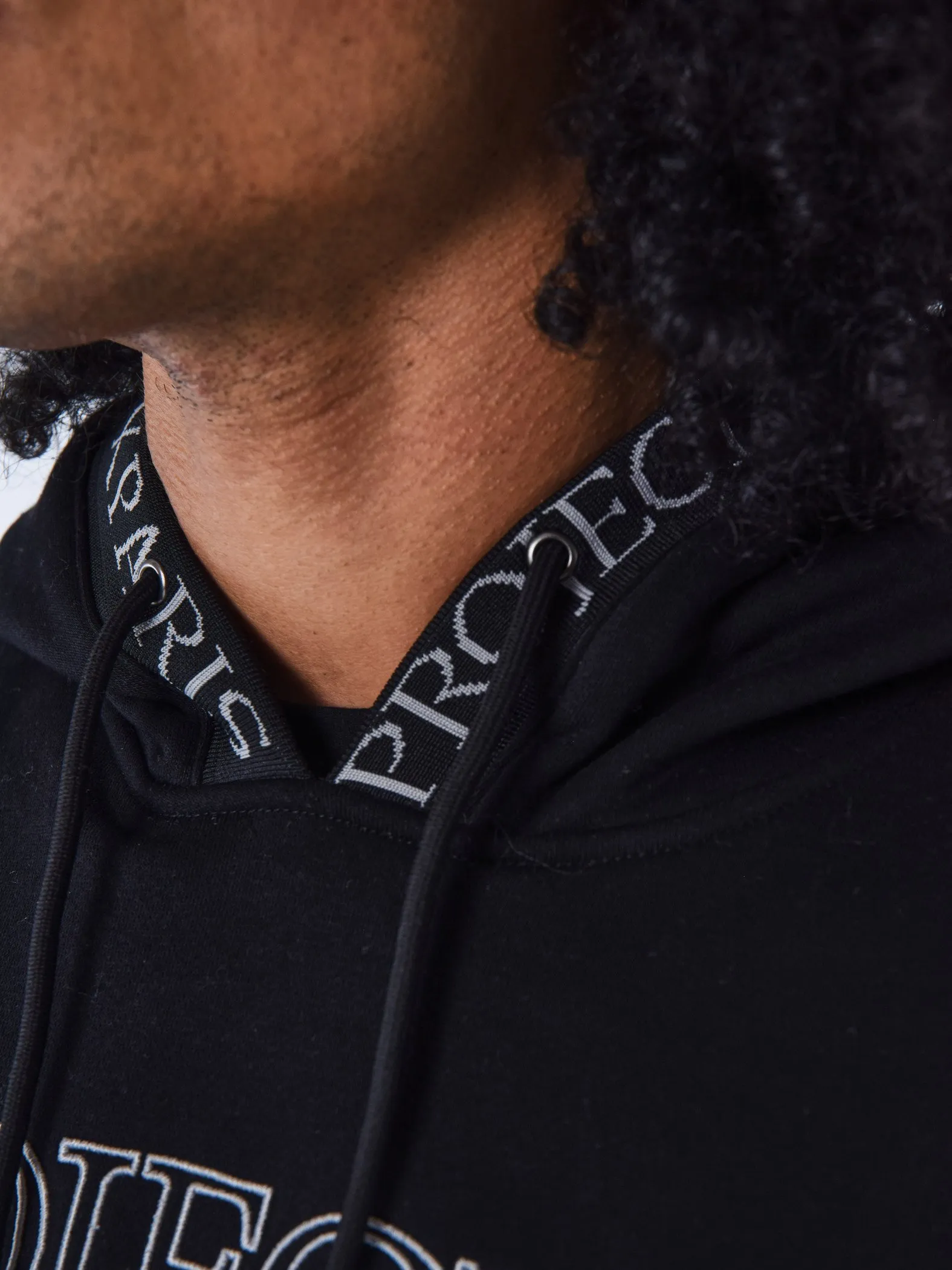 Sudadera con capucha bordada Contour