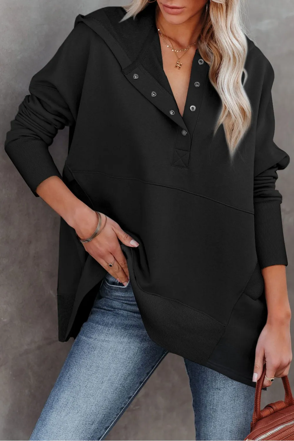 Sudadera con capucha henley negra