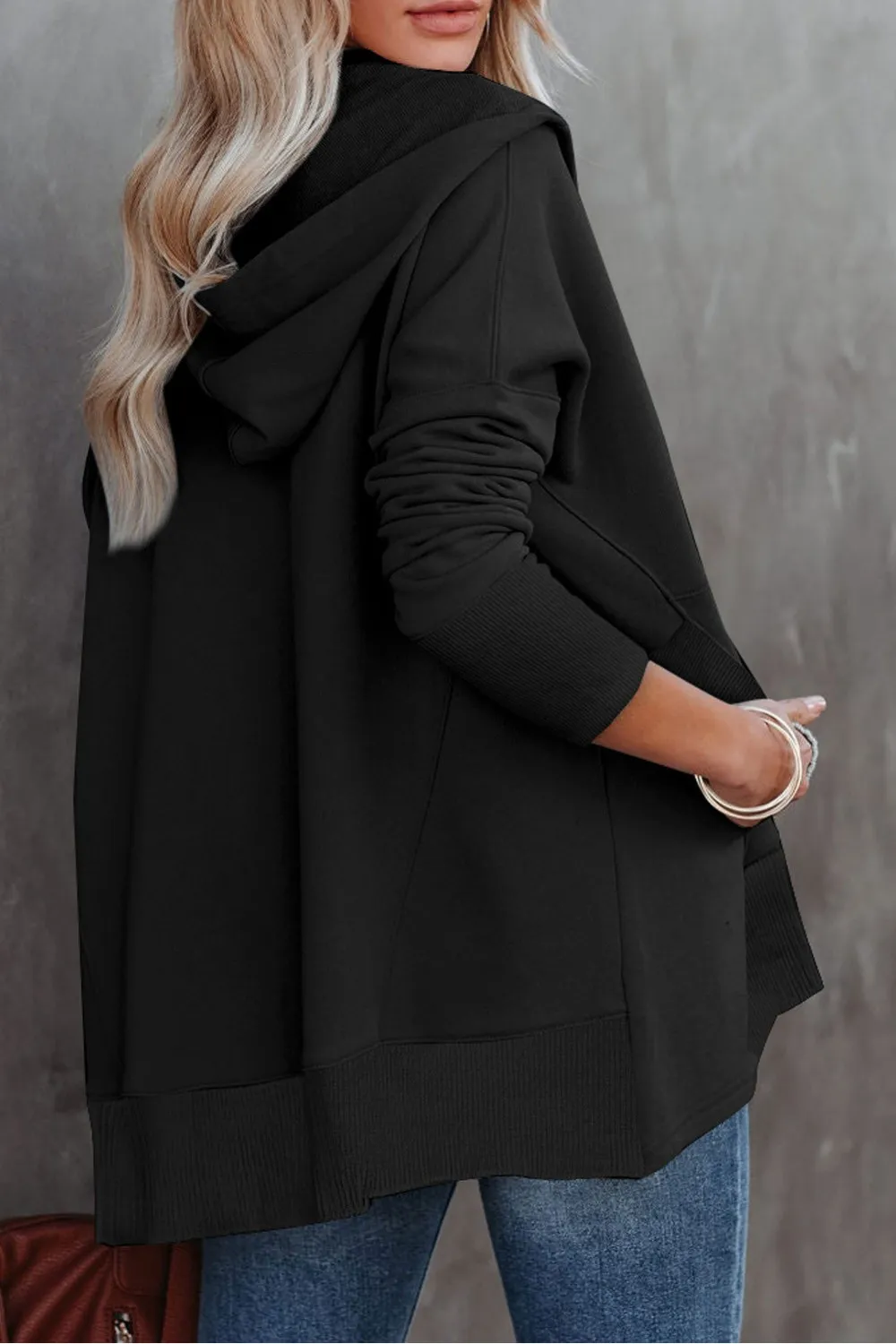 Sudadera con capucha henley negra
