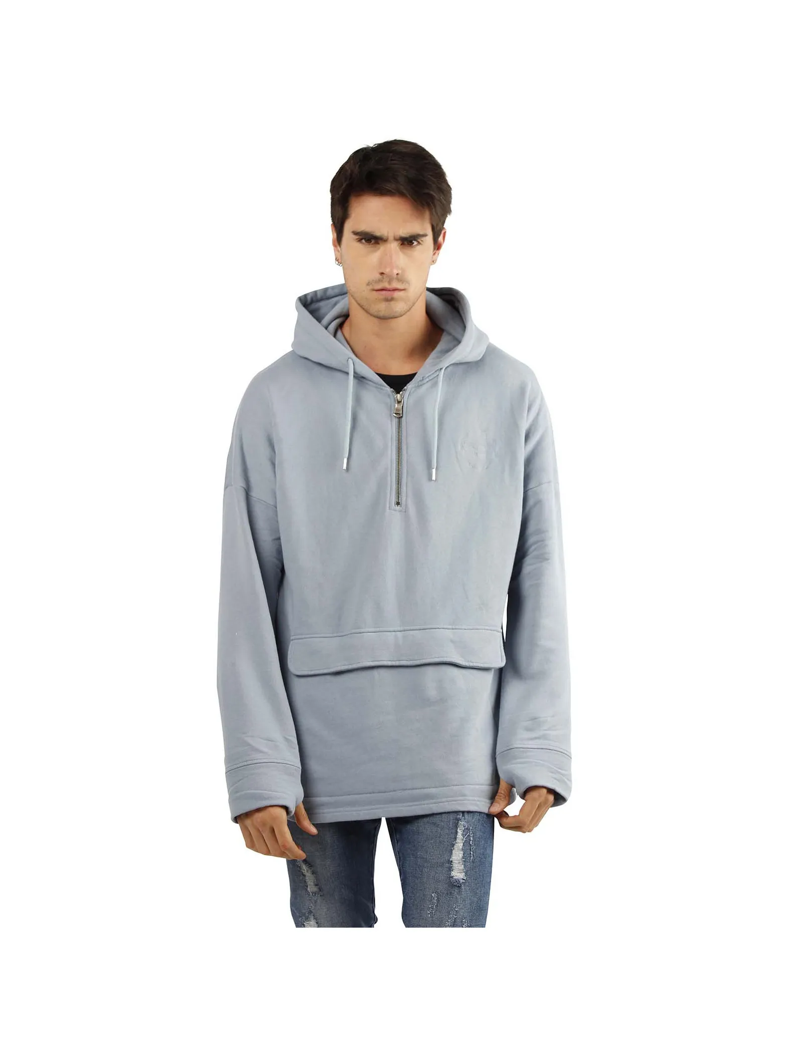 Sudadera con capucha semidesnuda