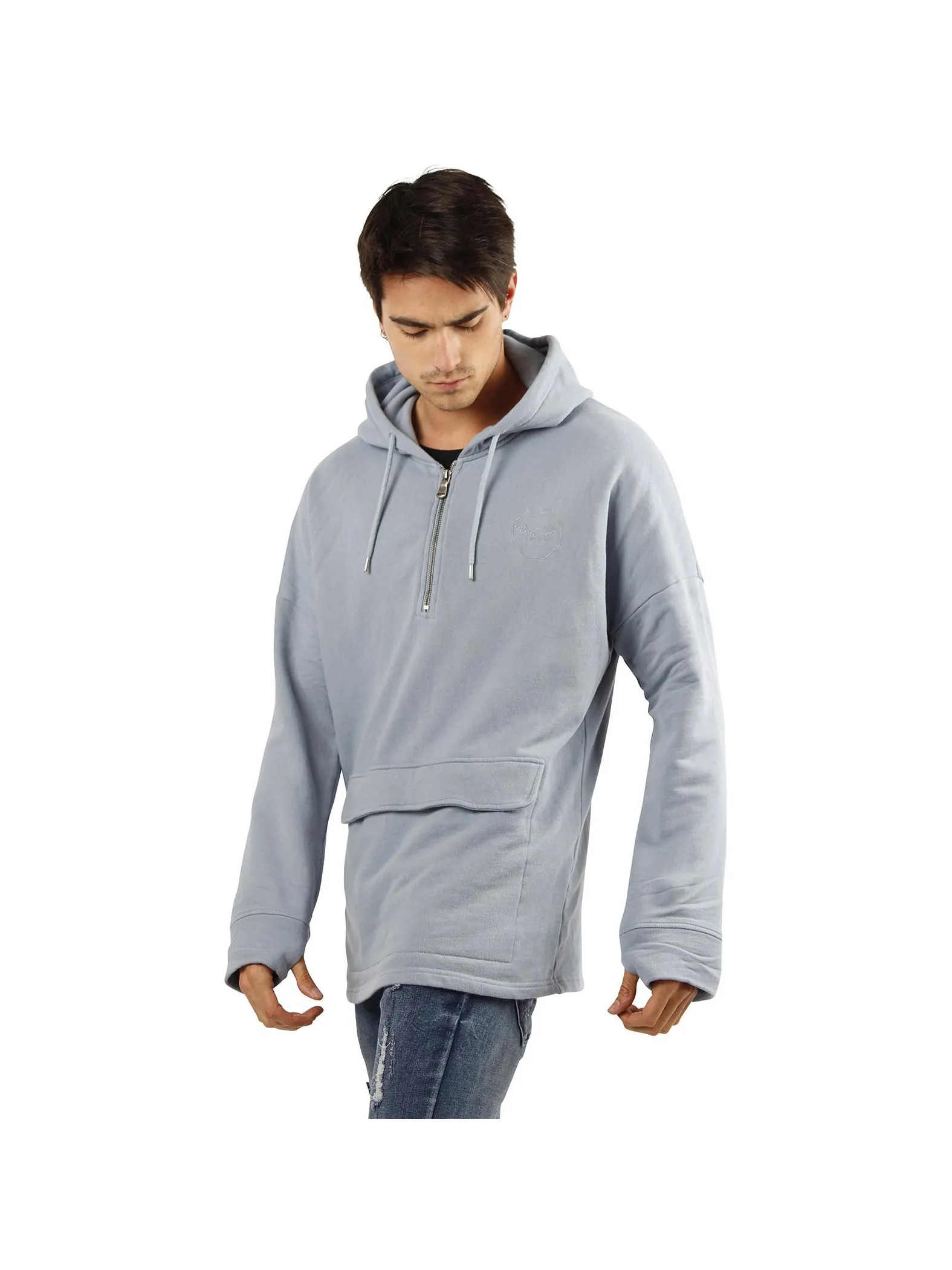 Sudadera con capucha semidesnuda