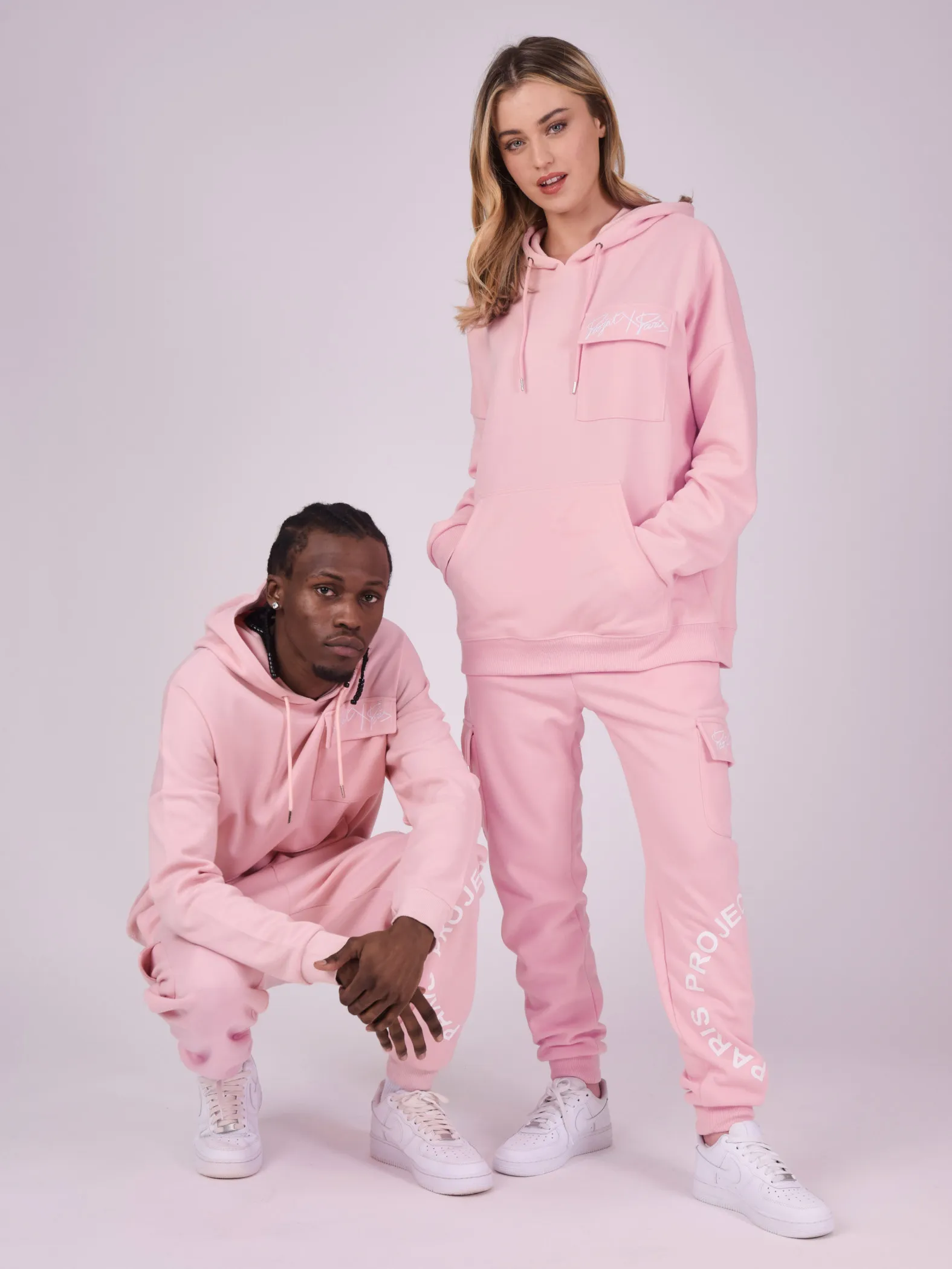 Sudadera con capucha y bolsillo