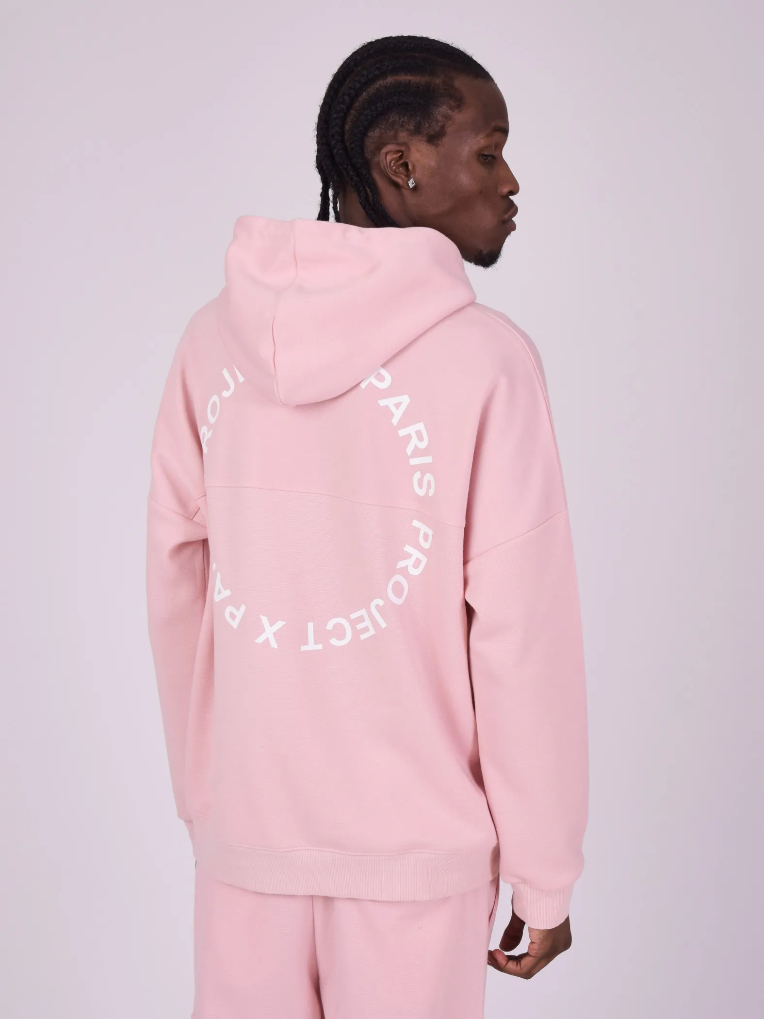 Sudadera con capucha y bolsillo