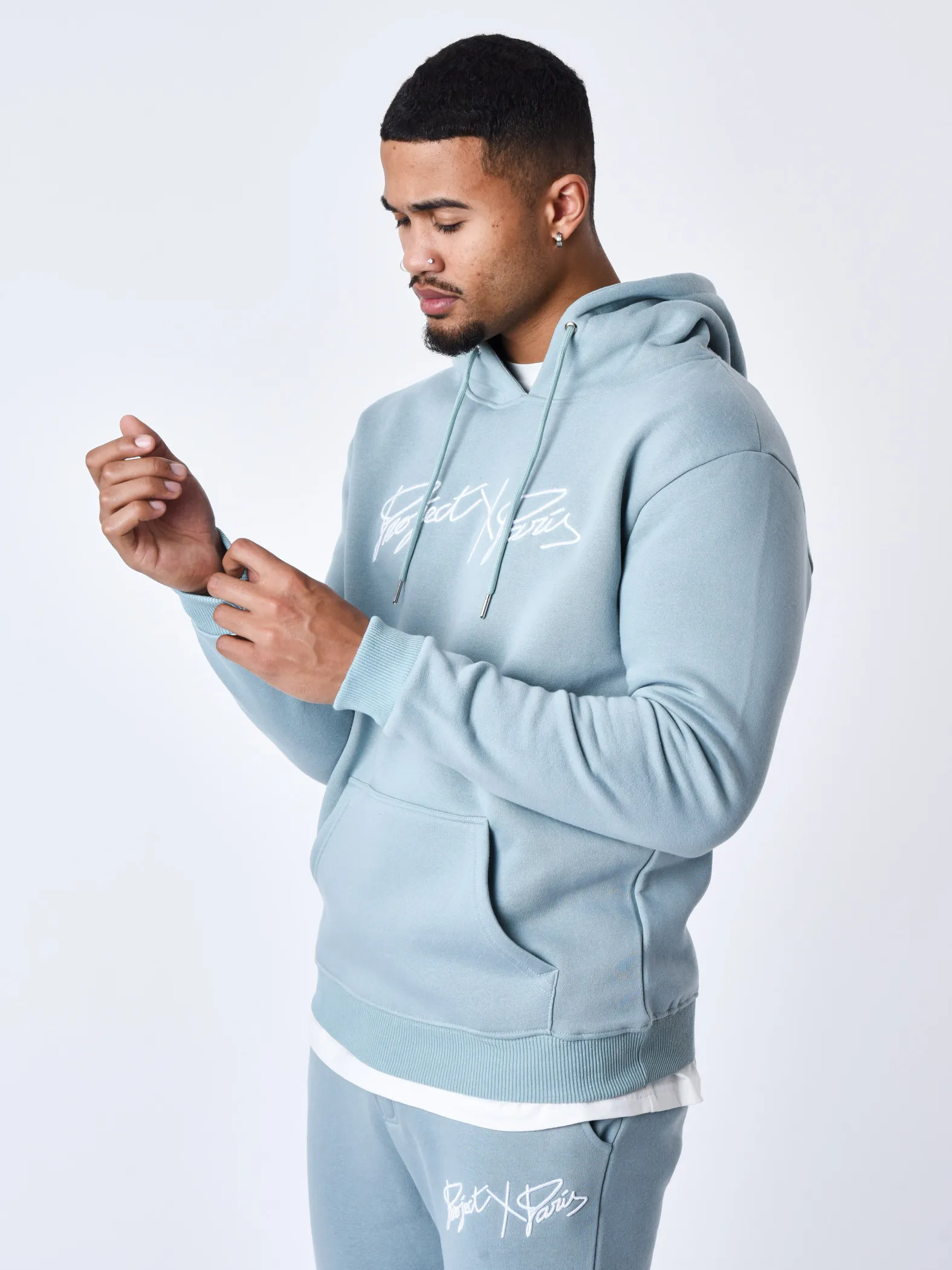 Sudadera con capucha y logotipo bordado