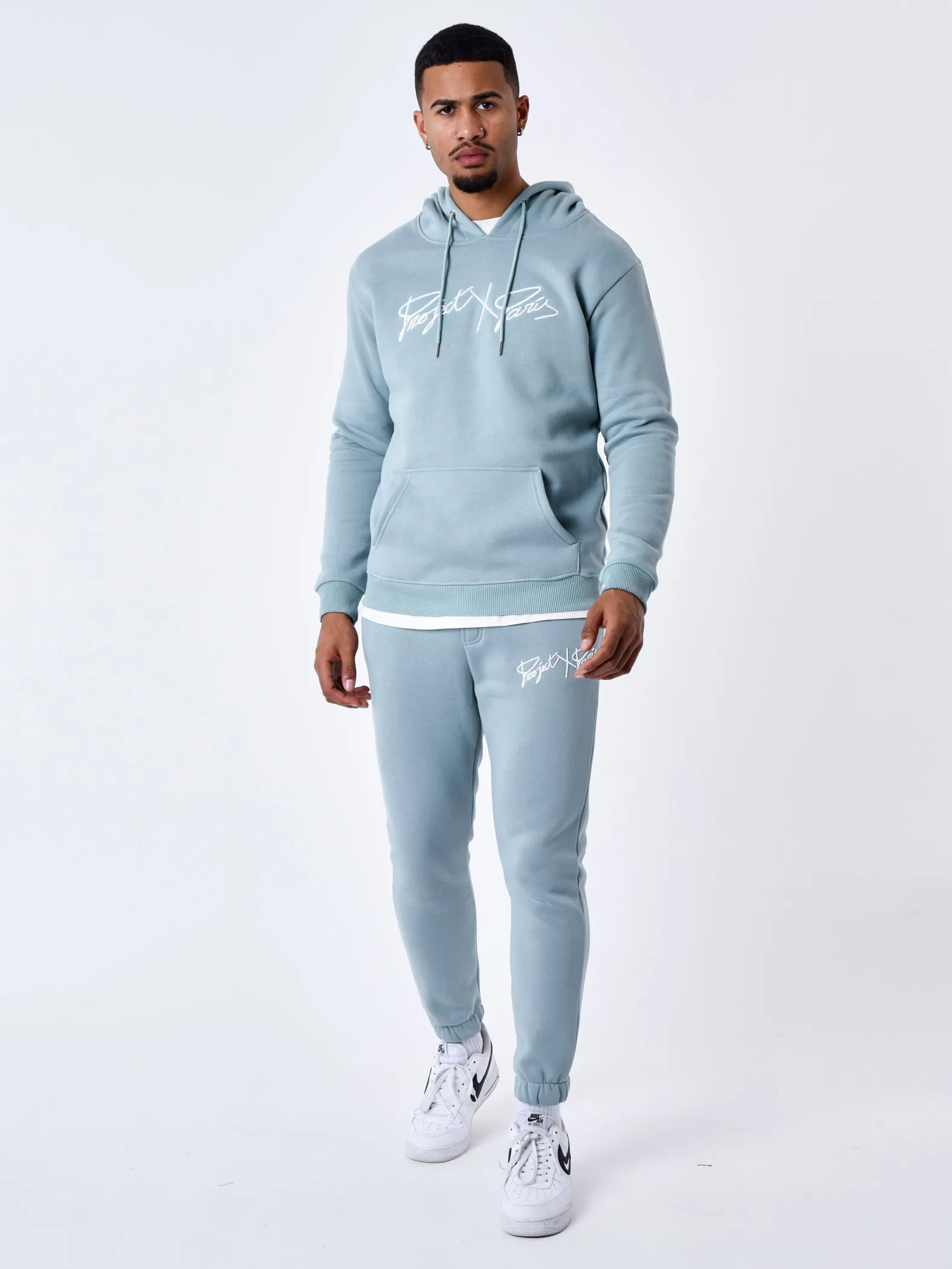 Sudadera con capucha y logotipo bordado