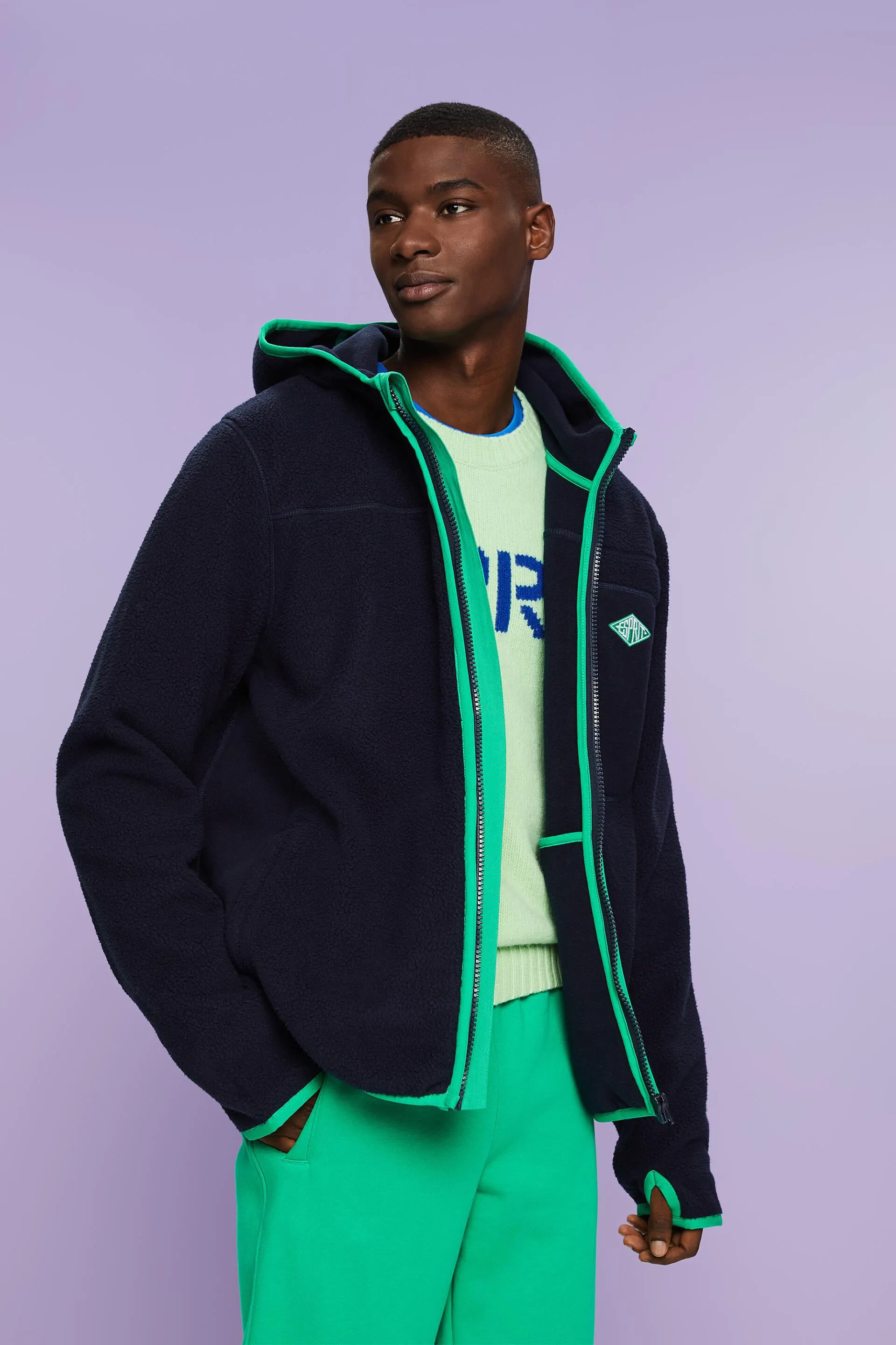 Sudadera con capucha y logotipo