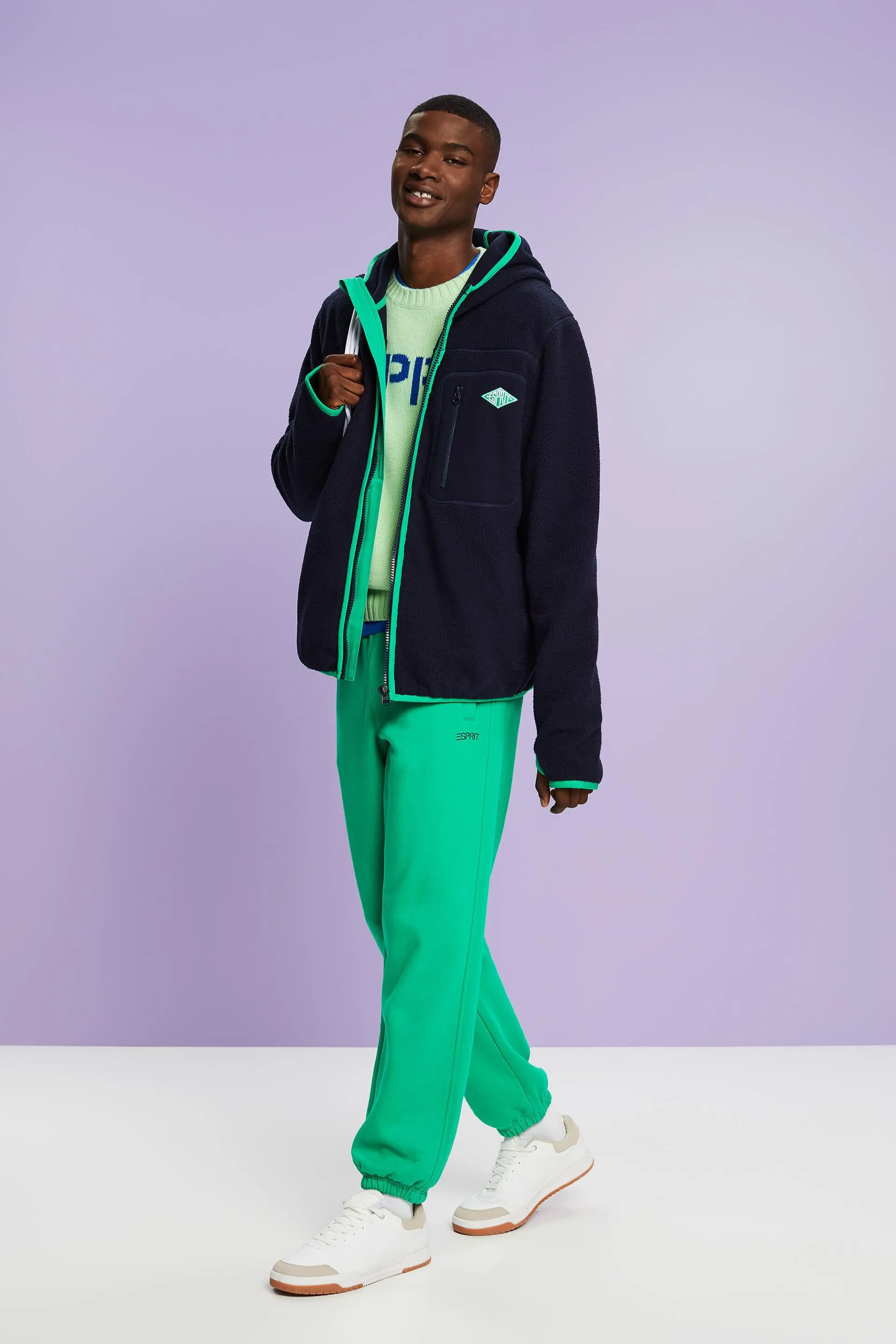 Sudadera con capucha y logotipo