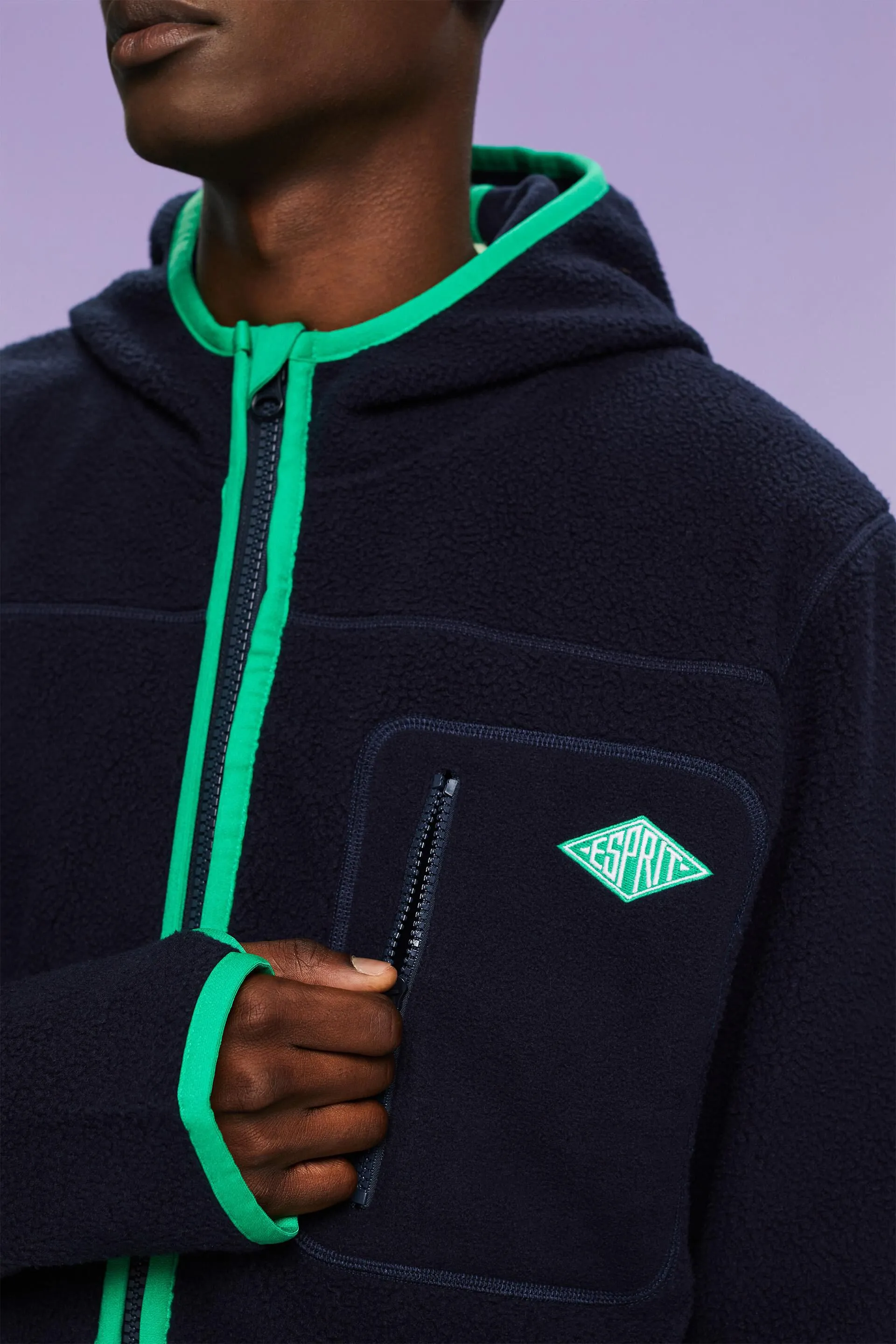 Sudadera con capucha y logotipo