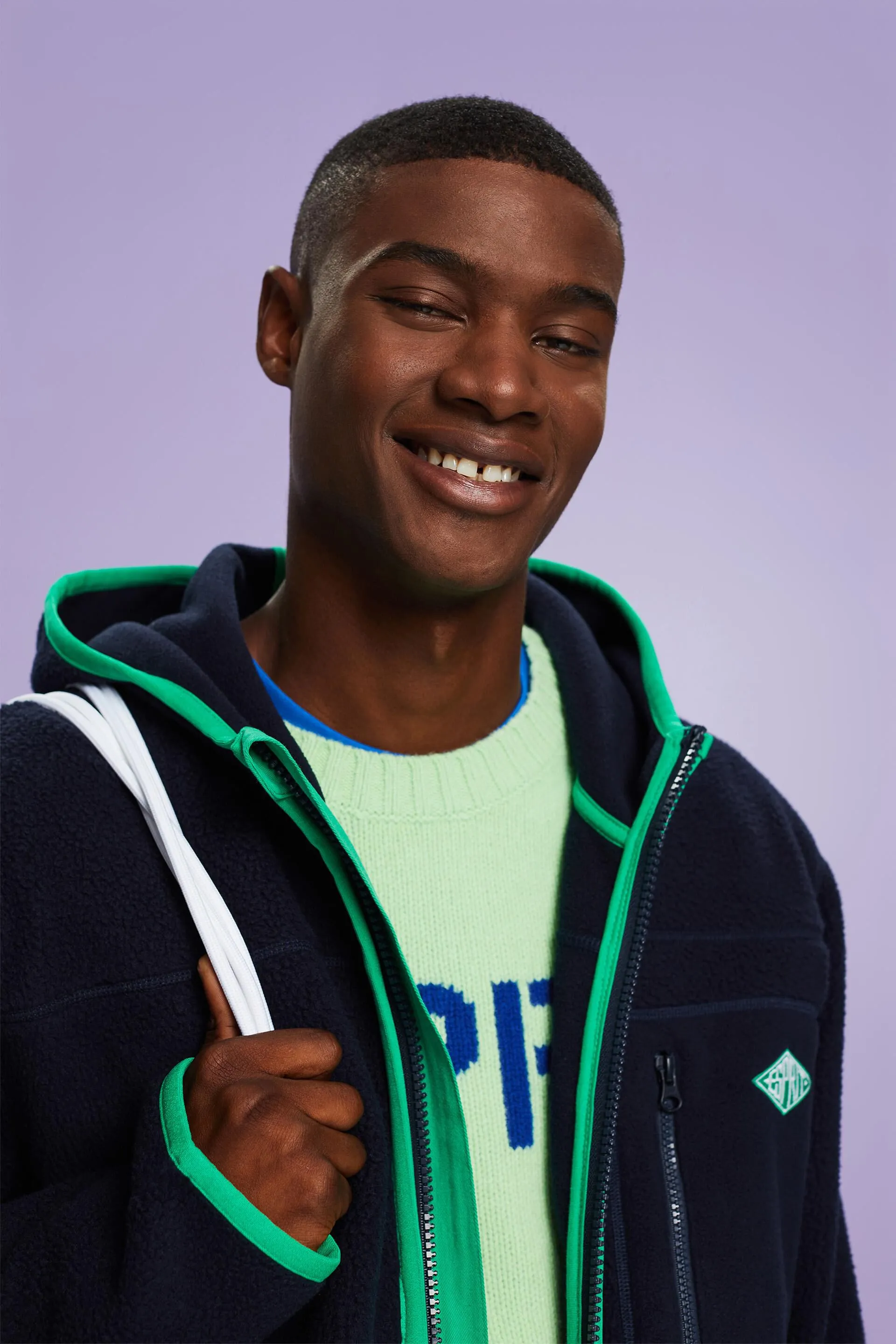 Sudadera con capucha y logotipo