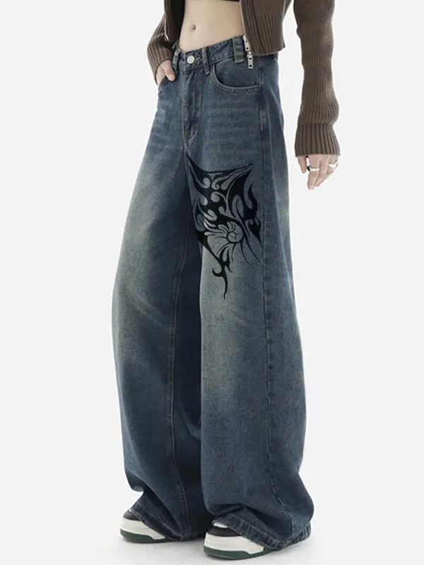 Vaqueros boyfriend holgados con lavado azul y estampado negro