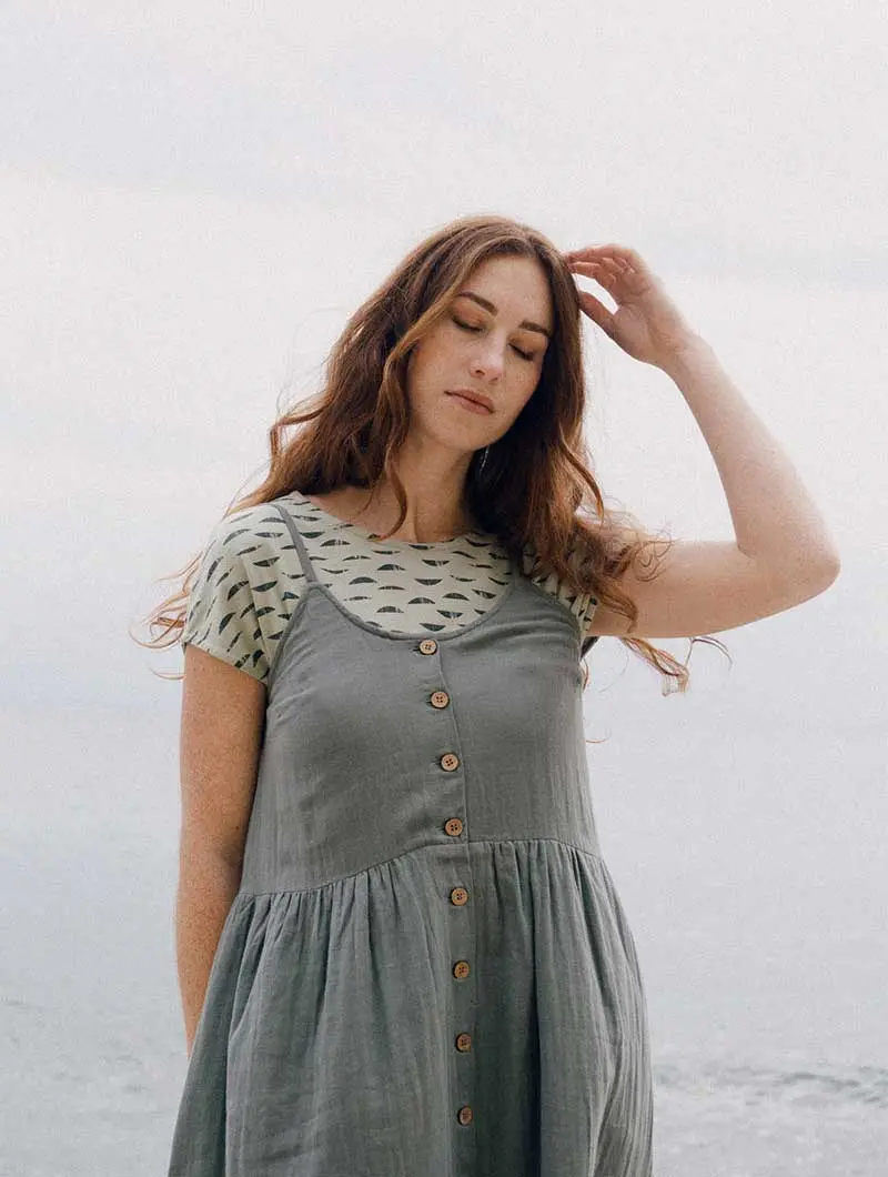 Vestido abotonado midi con tirantes ecológico