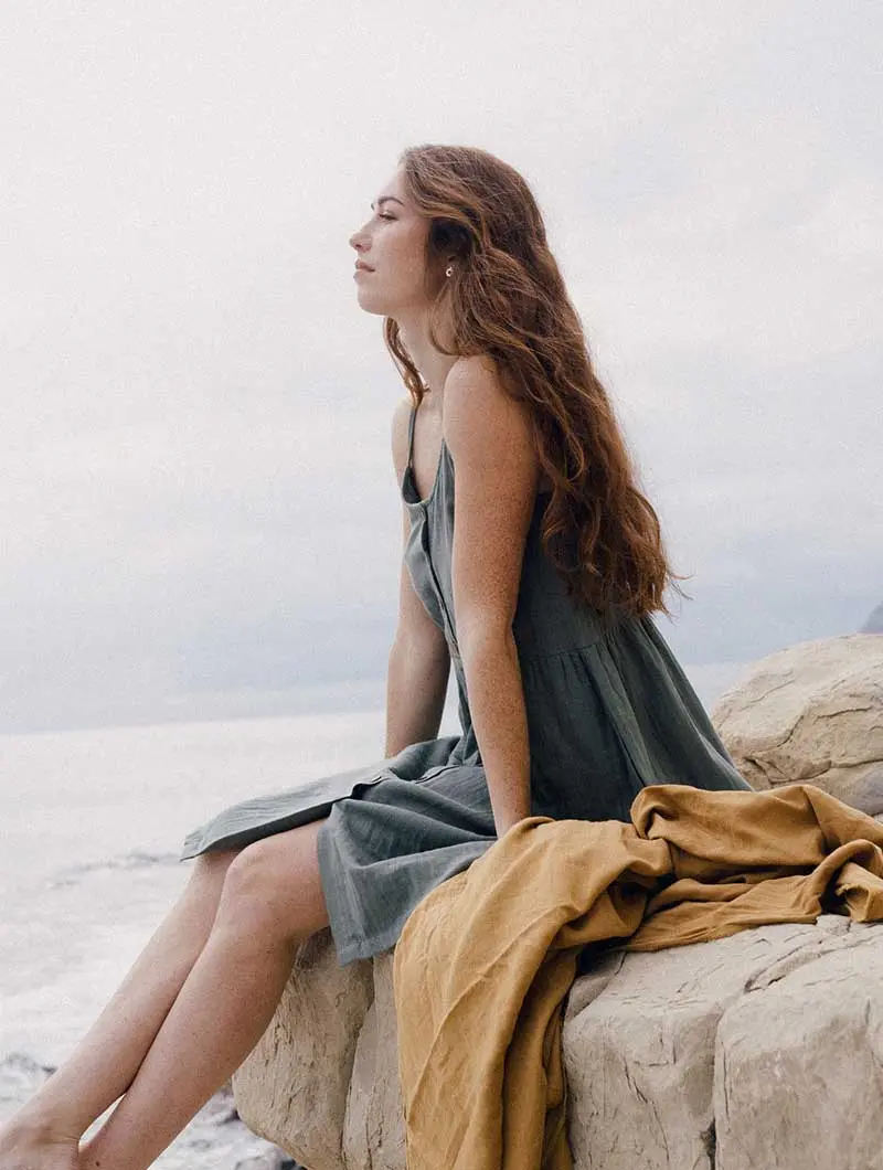Vestido abotonado midi con tirantes ecológico