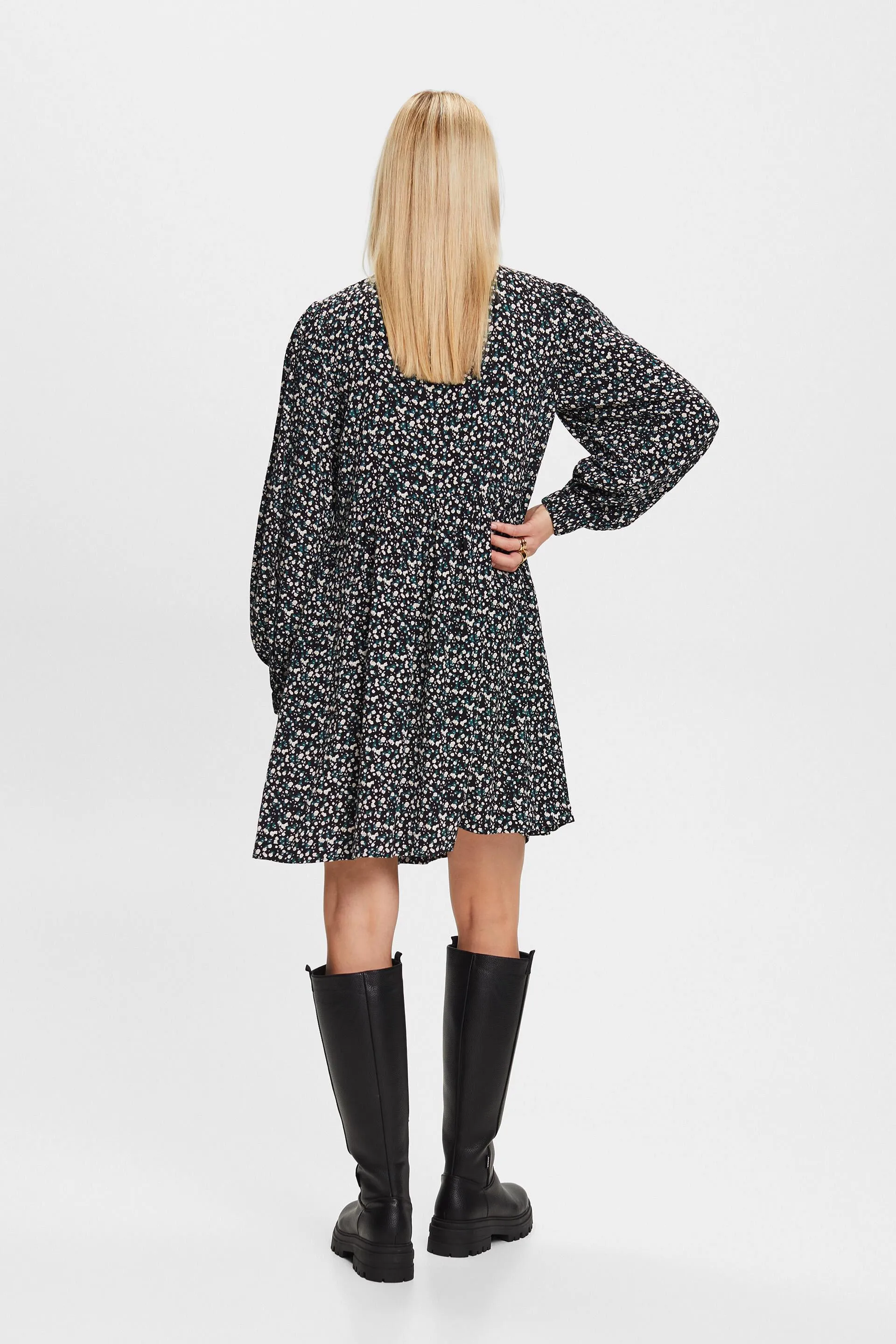 Vestido con escote en pico fruncido y estampado