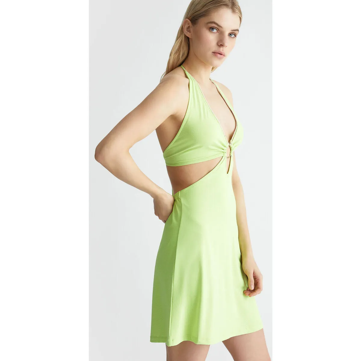 Vestido corto verde con aberturas