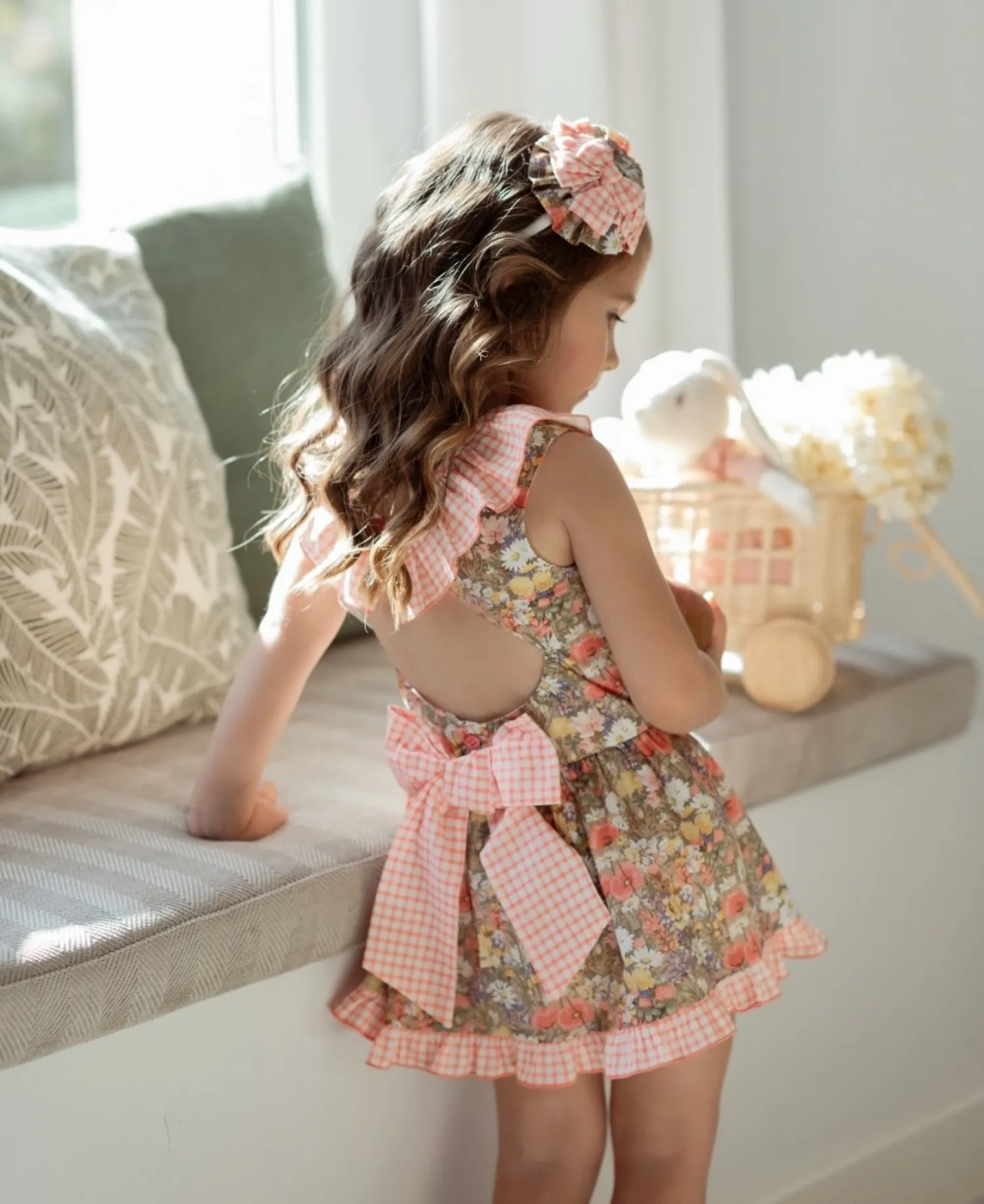Vestido estampado jardín combinado con Vichy.,