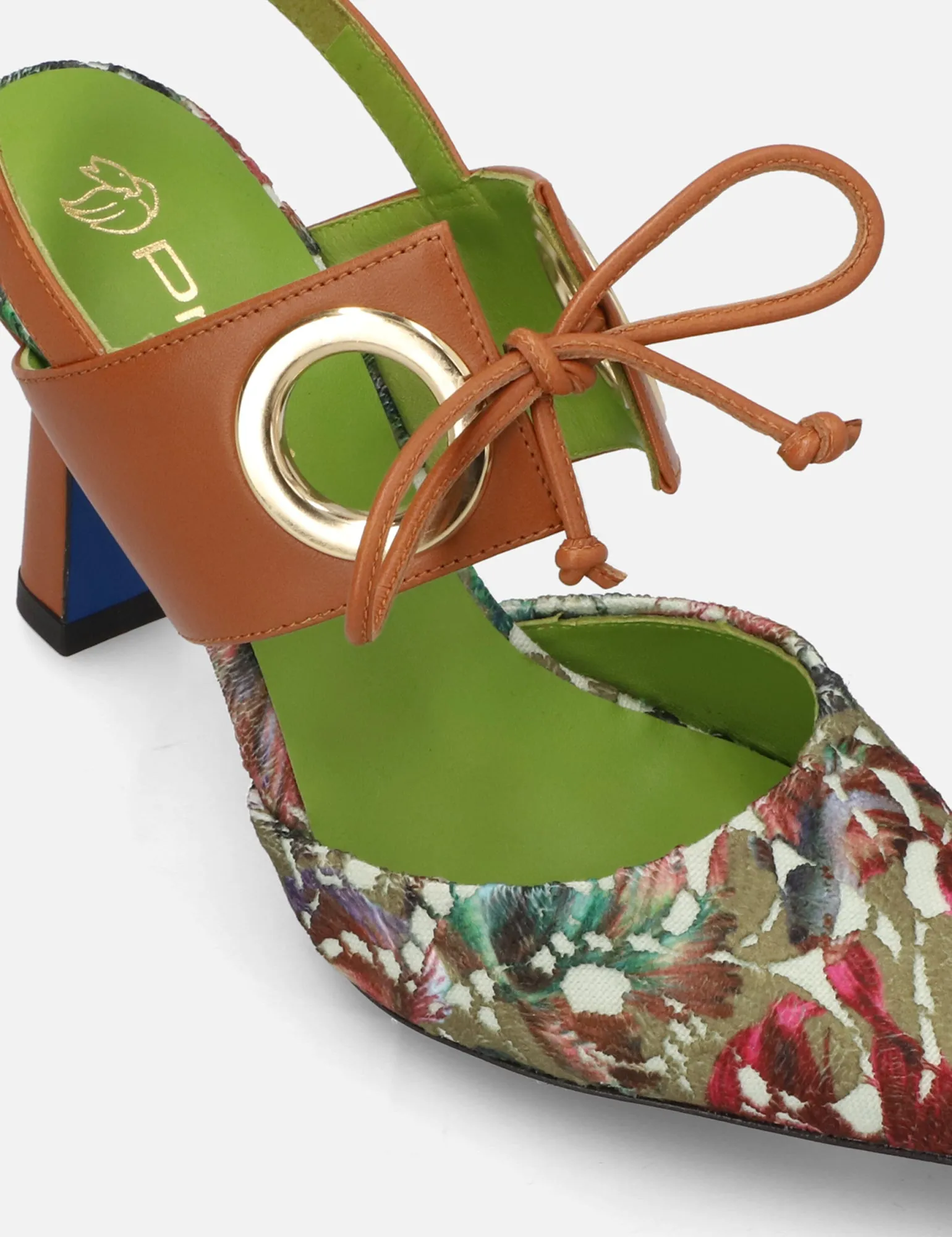 Zapatilla tacón medio en textil floral con cordón ajustable