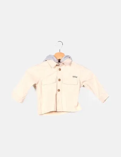 Zara Sobrecamisa beige con capucha